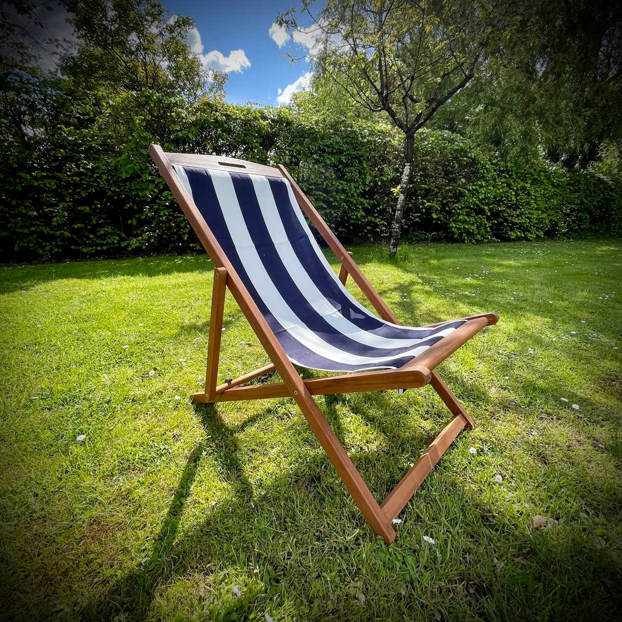 Old fashioned deck chairs deals